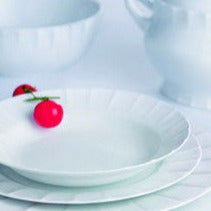 أطباق بيضاء رائعة من بورسلين تحتوي على 12 طبق لكل مناسبة تريدها